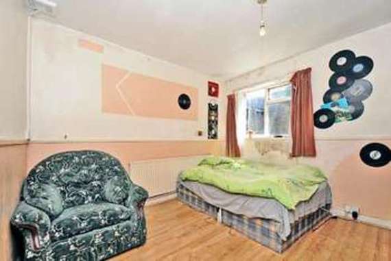 2 bedroom Flat for s...